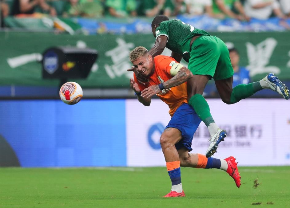 Leyu-中超第二轮鲁京大战一票难求，橙黄橘绿时，最动球迷心